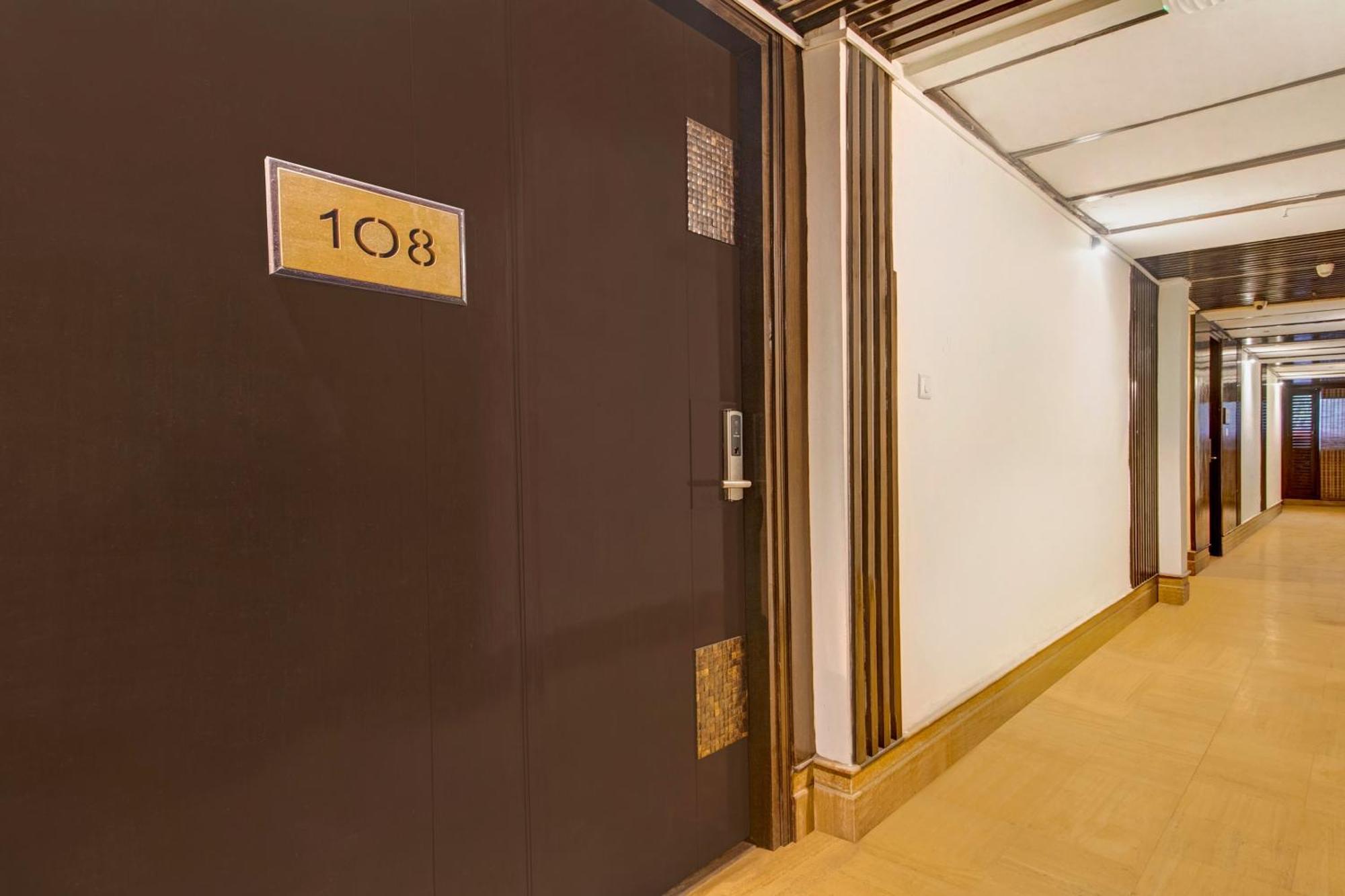 Hotel O Oak Whiteridge Near L.v Prasad & Basava Tharakam Hospital Banjara Hills Hyderabad