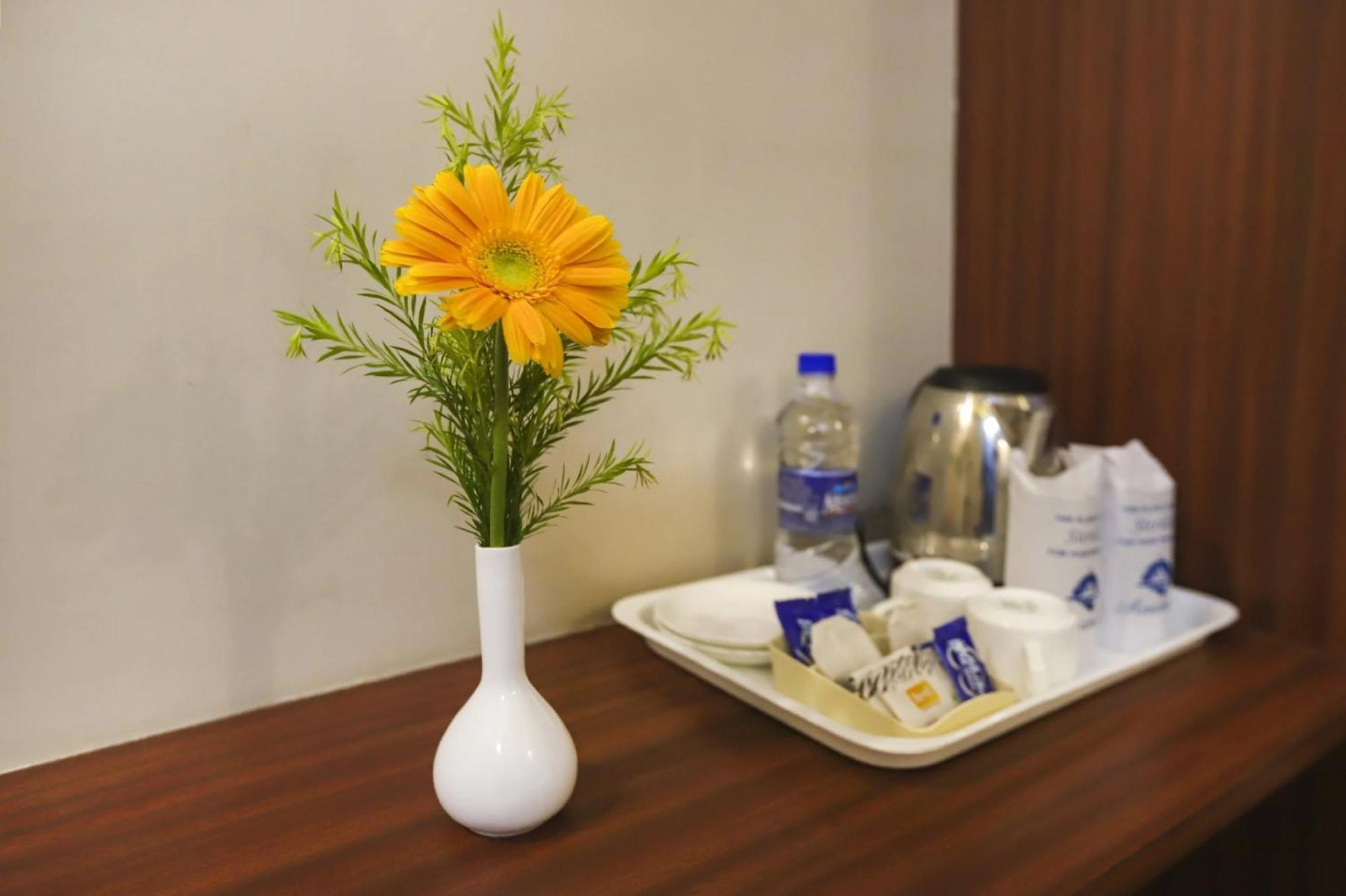 Hotel O Oak Whiteridge Near L.v Prasad & Basava Tharakam Hospital Banjara Hills Hyderabad